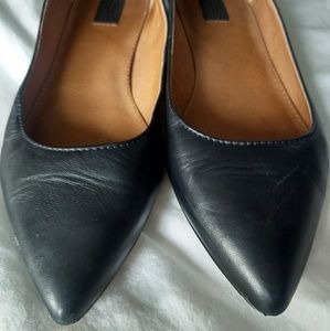 Frye Sienna - pointy toe flats - black leather - 7